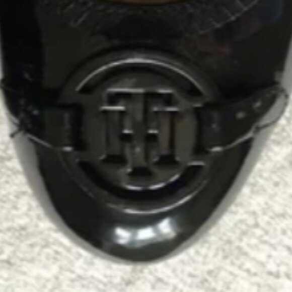 Brand New Women's Tommy Hilfiger Carmon Black Patent Leather Logo Ballet Flats - Picture 2 of 11